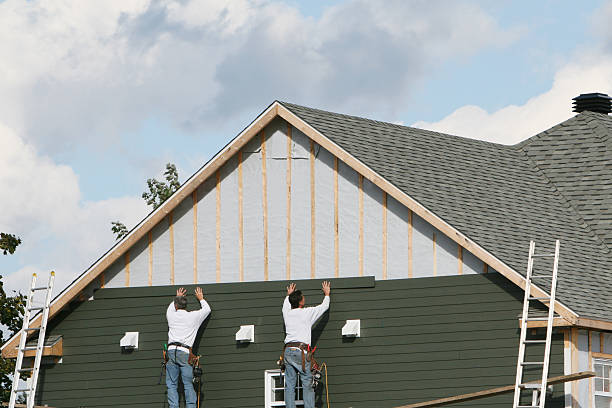 Professional Siding Installation technician working in Blackville, SC